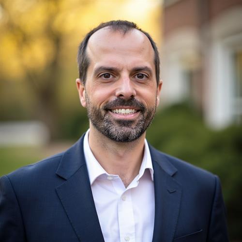 Dr. Lucas Kavlie