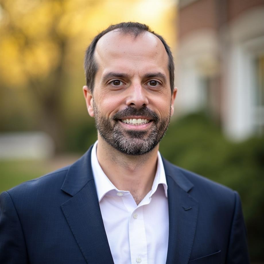 Dr. Lucas Kavlie